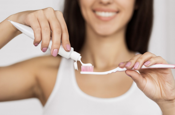 Cách chọn bàn chải và kem đánh răng phù hợp cho từng người